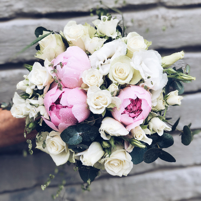 Brudebukett-med rosa-peoner_1080x1080