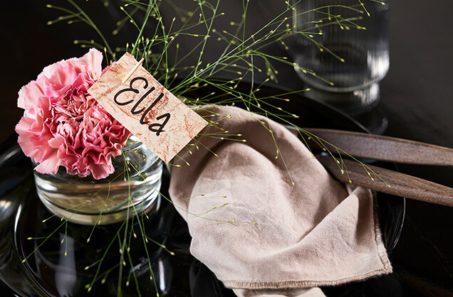 Bordkort i en blomst