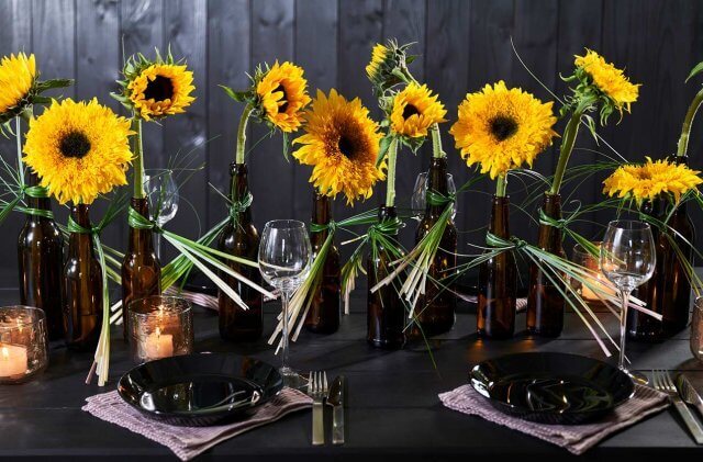 Solsikker som borddekor