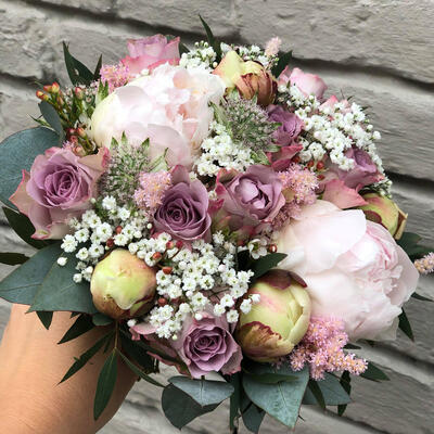 Brudebukett-i-duse-rosatoner