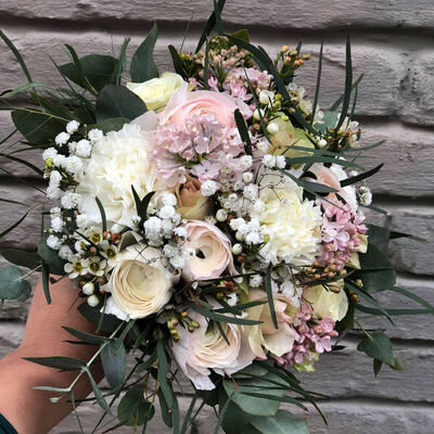 Brudebukett-romantisk-og-løs