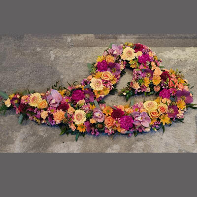 Åpent hjerte med fargerike blomster